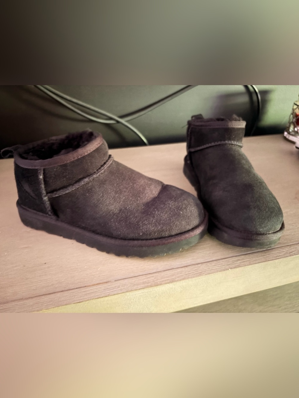 Classic Short Shearling-Lined Suede Ugg Boots - Black